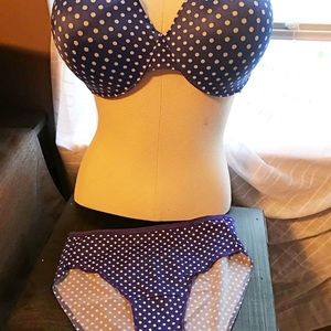 Vanishing back bra and vanishing edge panty